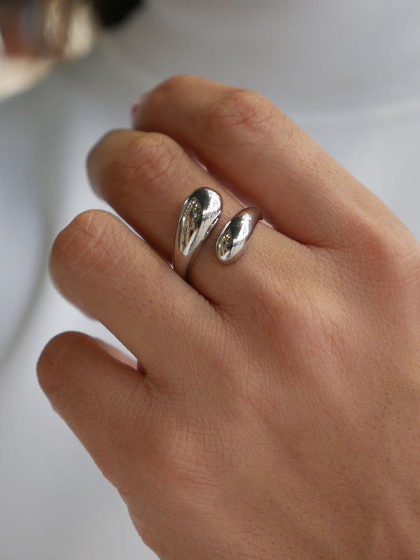 rings, silver rings, adjustable rings, 925 stelring silver rings, snake rings, cool rings, silver jewelry, statement rings, birthday gifts, anniversary gifts, fashion jewelry, designer jewelry, affordable jewelry, nice rings, trending jewelry, trending on tiktok, nice jewelry, fine jewelry, tarnish free rings, bottega rings, cool jewelry, new rings, rings that dont turn green with water, nice jewelry, kesley jewelry